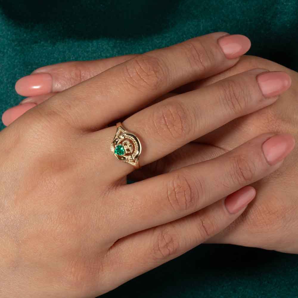 claddagh ring - ladies yellow gold claddagh ring with emerald