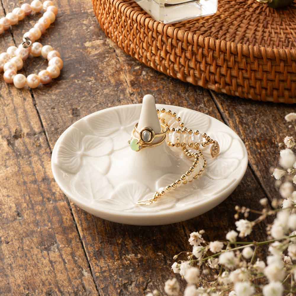 belleek pottery | hydrangea irish ring holder