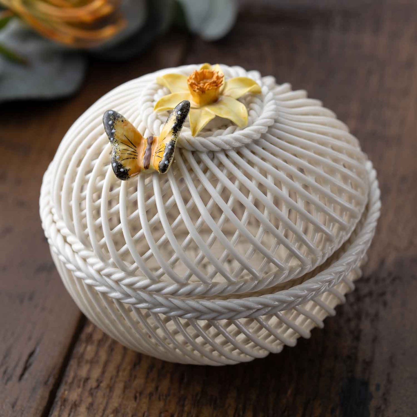 flower of the month irish basket daffodil march