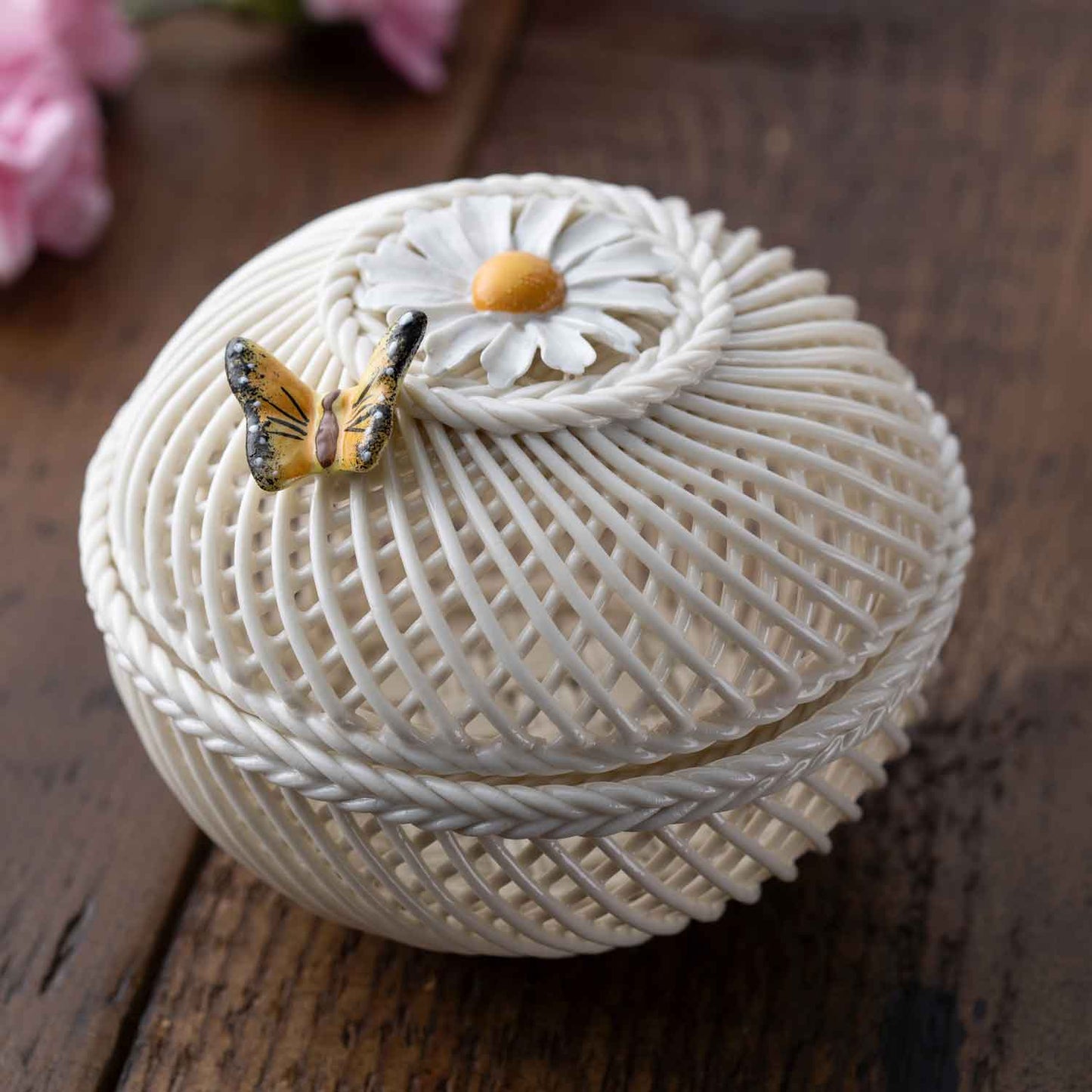 flower of the month irish basket daisy april
