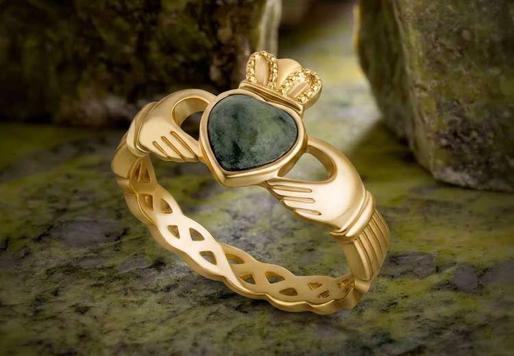 A 10K Gold Connemara Marble Celtic Band Irish Claddagh Ring on a green marble surface