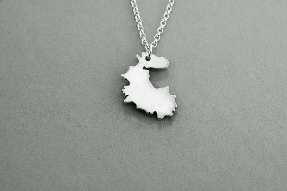 select-CJIRISHCOUNTYPENDANT-LOUTH