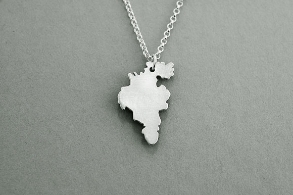 select-CJIRISHCOUNTYPENDANT-CARLOW